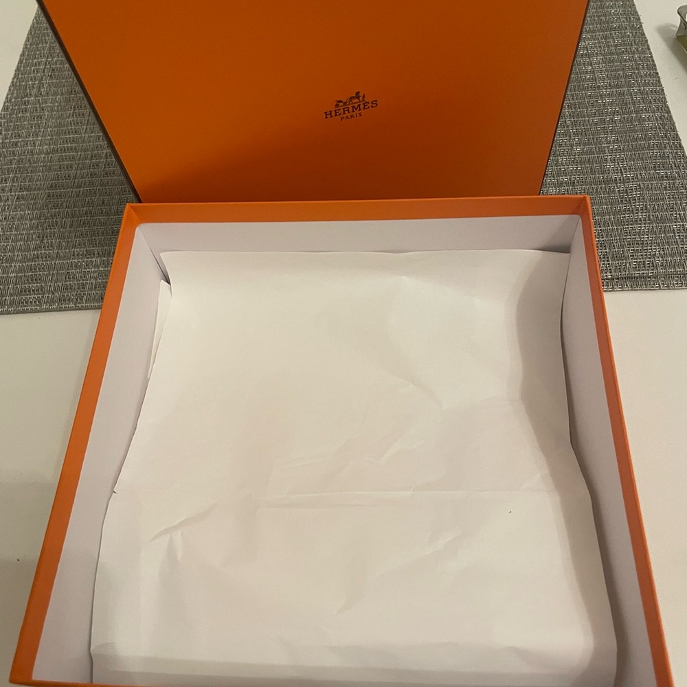 Hemes box - Picture 2 of 4